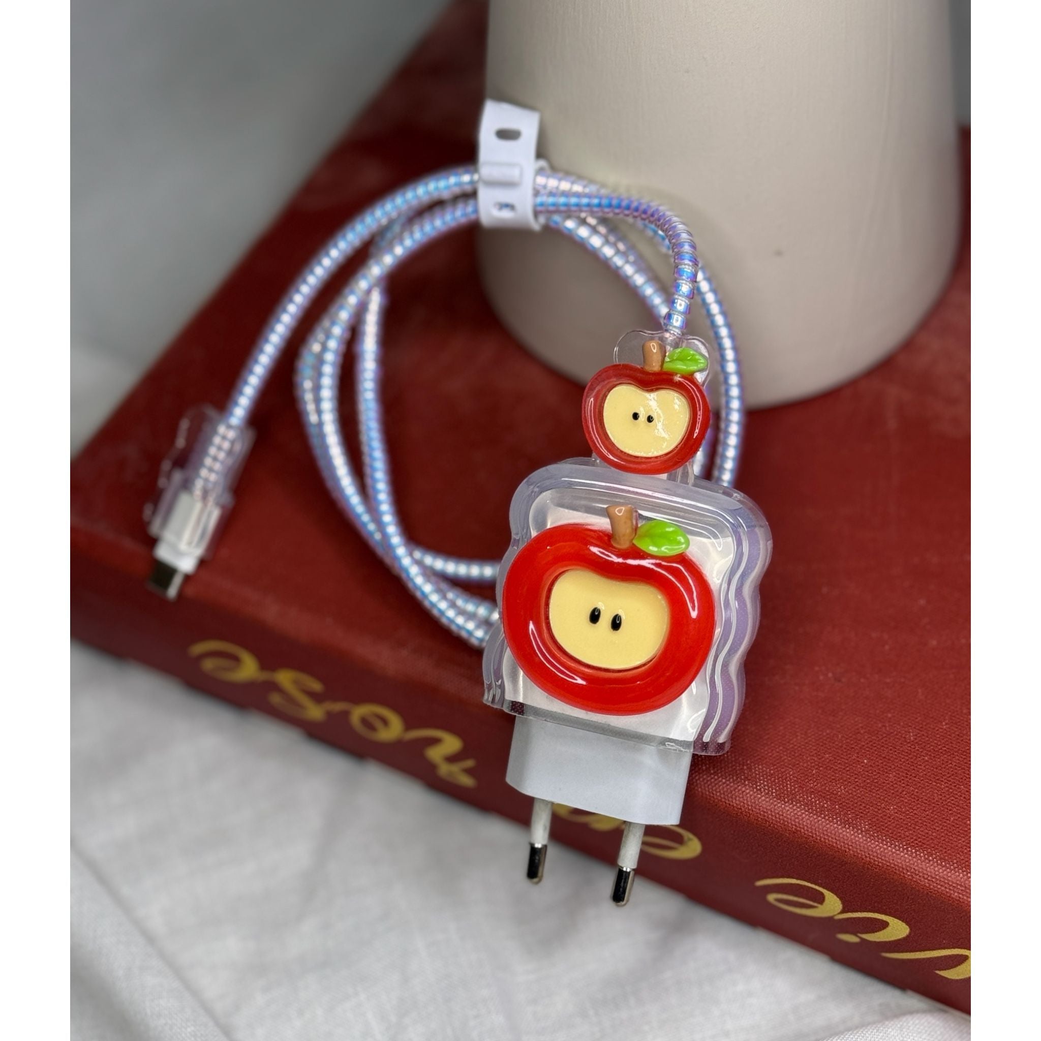 Elma Figürlü Adaptör Koruyucu Set - 008